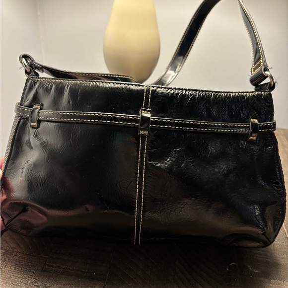 The Sak Y2K Leather Handbag with Vibrant Pink Lining - Picture 3 of 5